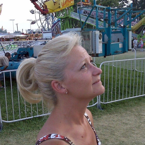 Meet your Posher, Karen - Picture 2 of 8